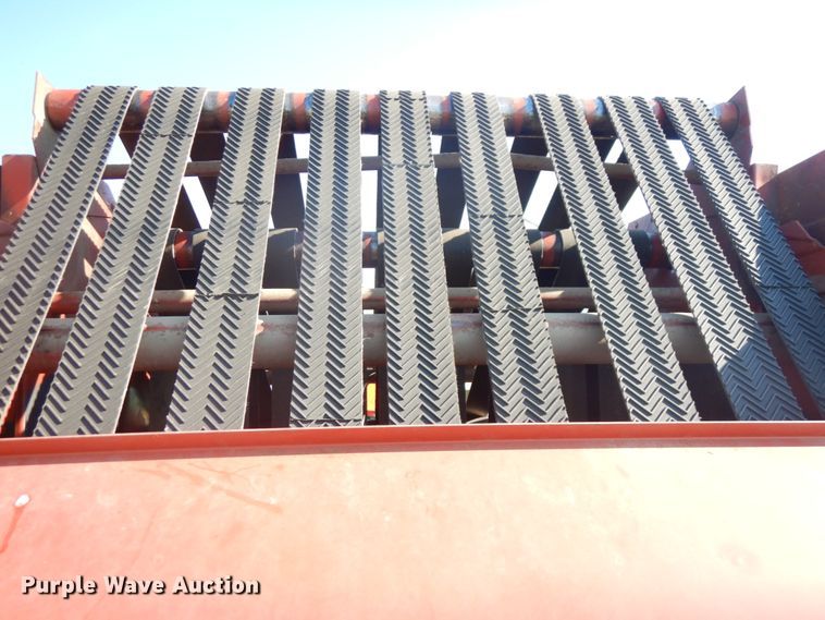 image for item IL9802 1982 Hesston 5510  round baler