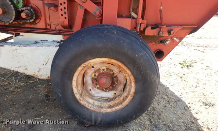 image for item IL9802 1982 Hesston 5510  round baler