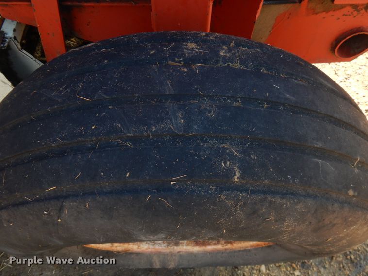image for item IL9802 1982 Hesston 5510  round baler