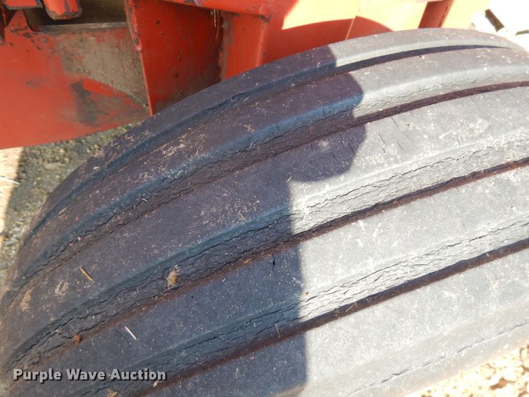 image for item IL9802 1982 Hesston 5510  round baler