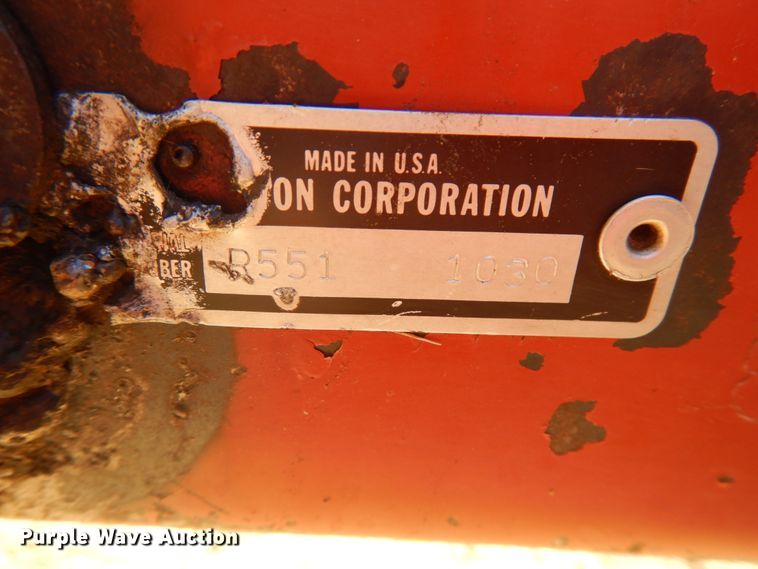 image for item IL9802 1982 Hesston 5510  round baler