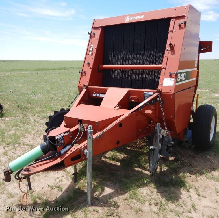 image for item IP9515 2000 Hesston 840  round baler