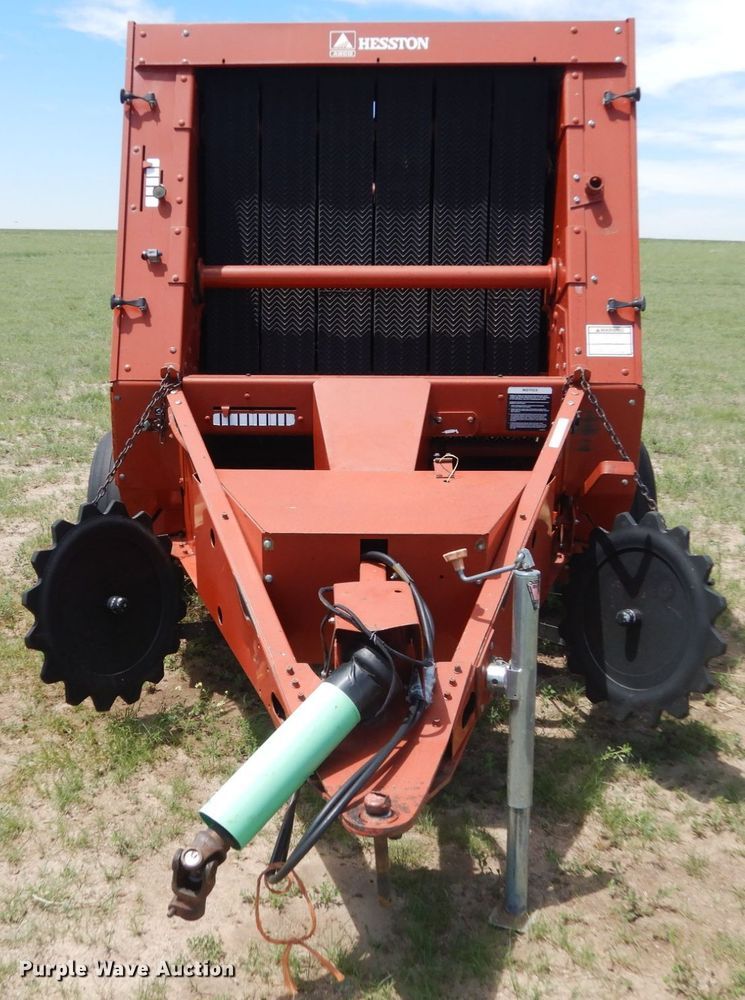 image for item IP9515 2000 Hesston 840  round baler
