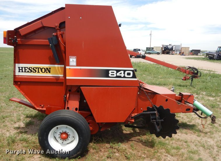 image for item IP9515 2000 Hesston 840  round baler