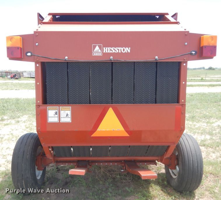 image for item IP9515 2000 Hesston 840  round baler