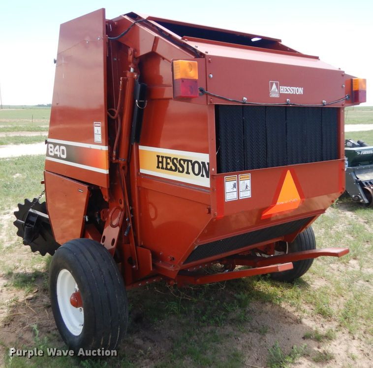 image for item IP9515 2000 Hesston 840  round baler