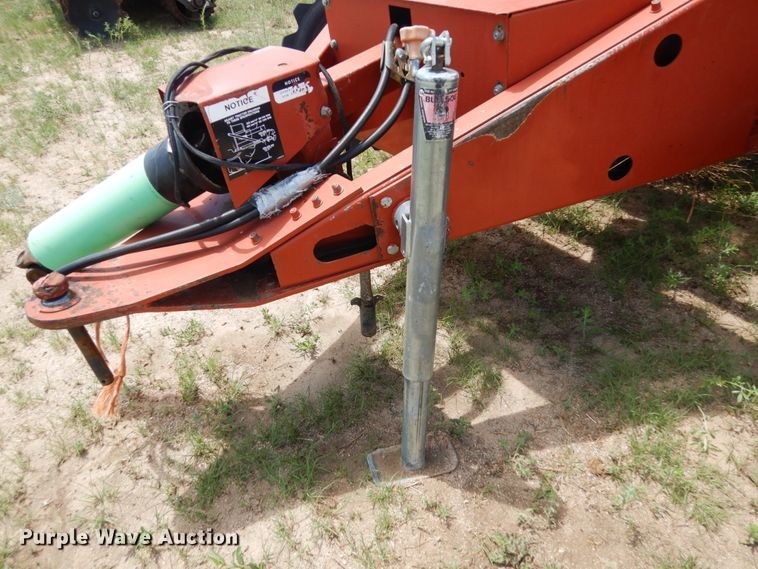 image for item IP9515 2000 Hesston 840  round baler