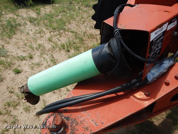 image for item IP9515 2000 Hesston 840  round baler