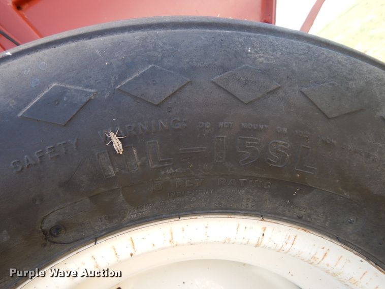 image for item IP9515 2000 Hesston 840  round baler