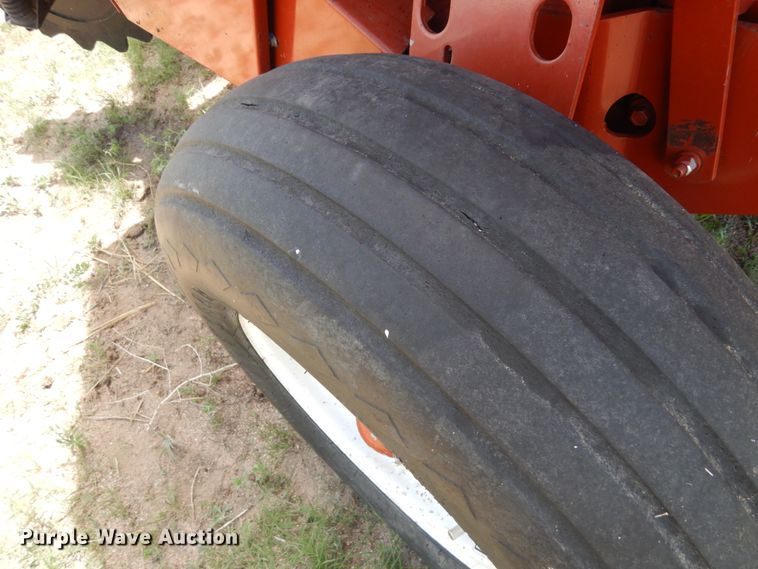 image for item IP9515 2000 Hesston 840  round baler