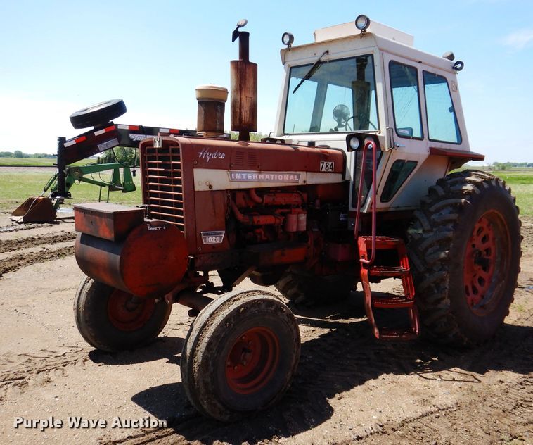 image for item IQ9538 International Farmall 1026  tractor