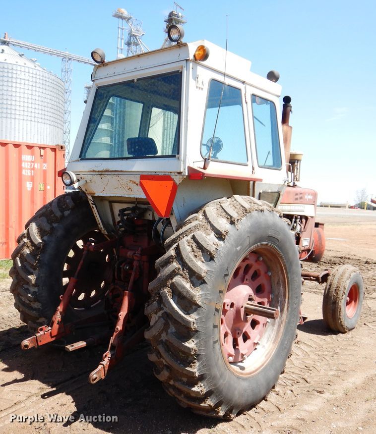 image for item IQ9538 International Farmall 1026  tractor