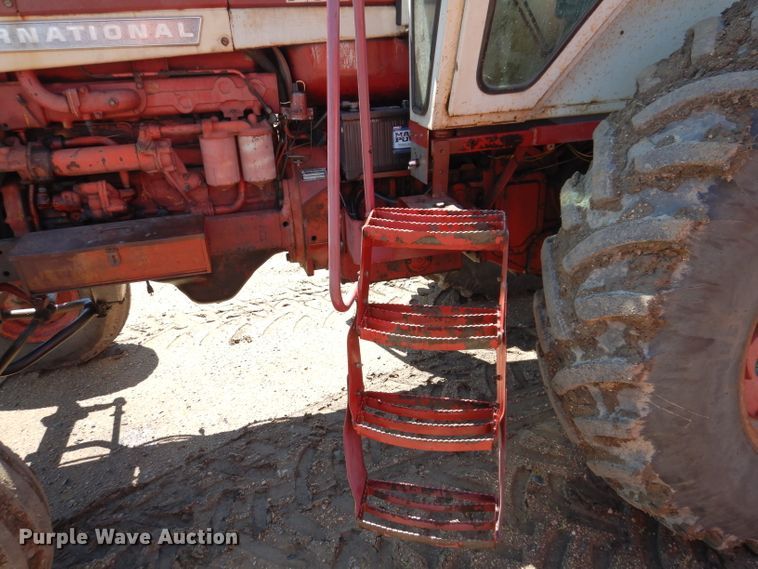 image for item IQ9538 International Farmall 1026  tractor