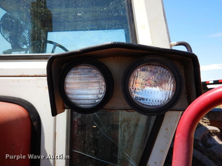 image for item IQ9538 International Farmall 1026  tractor