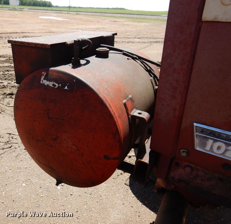 image for item IQ9538 International Farmall 1026  tractor