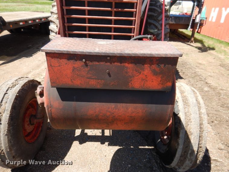 image for item IQ9538 International Farmall 1026  tractor