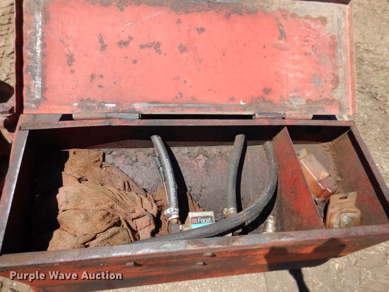 image for item IQ9538 International Farmall 1026  tractor