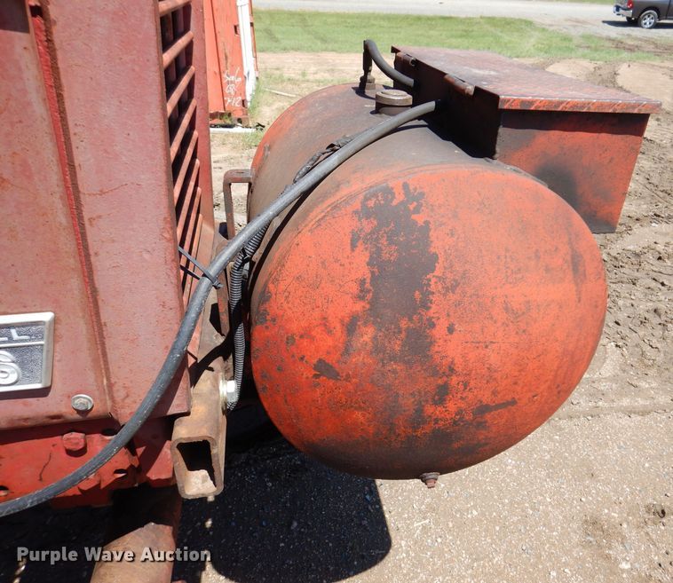 image for item IQ9538 International Farmall 1026  tractor