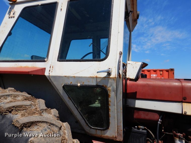 image for item IQ9538 International Farmall 1026  tractor