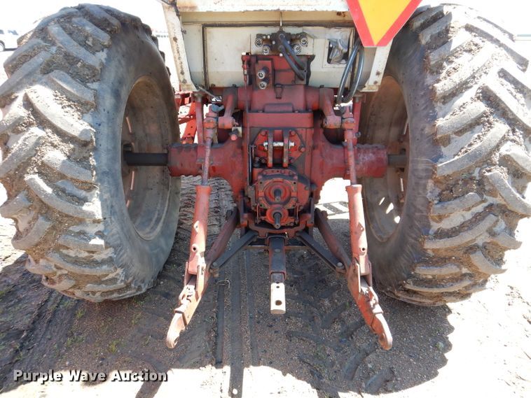 image for item IQ9538 International Farmall 1026  tractor