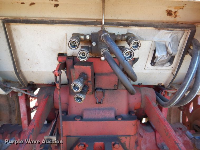 image for item IQ9538 International Farmall 1026  tractor