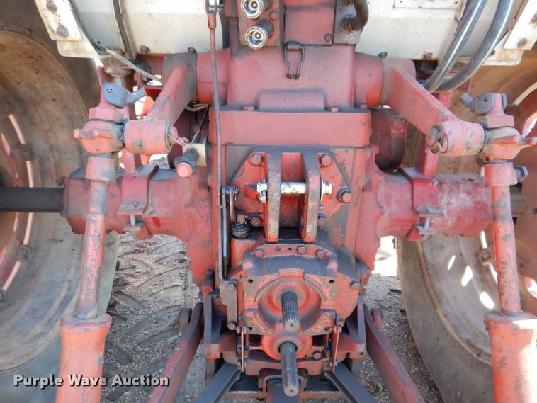 image for item IQ9538 International Farmall 1026  tractor