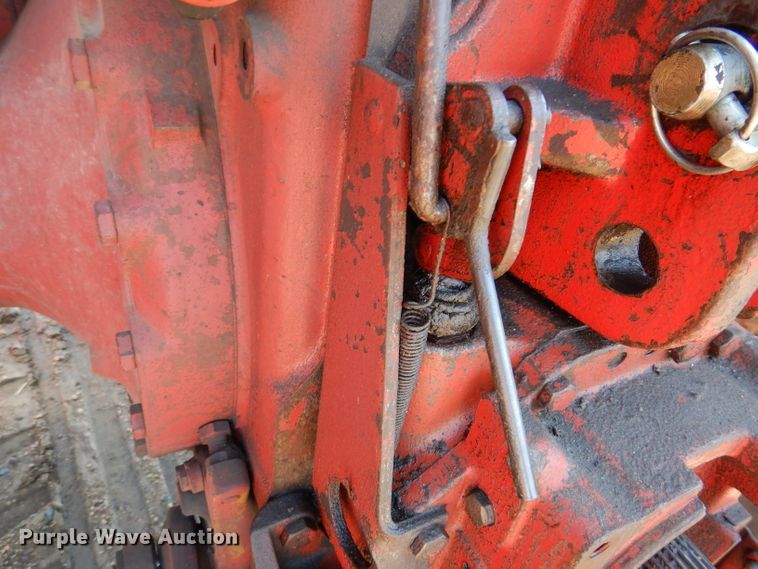 image for item IQ9538 International Farmall 1026  tractor