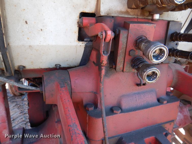 image for item IQ9538 International Farmall 1026  tractor