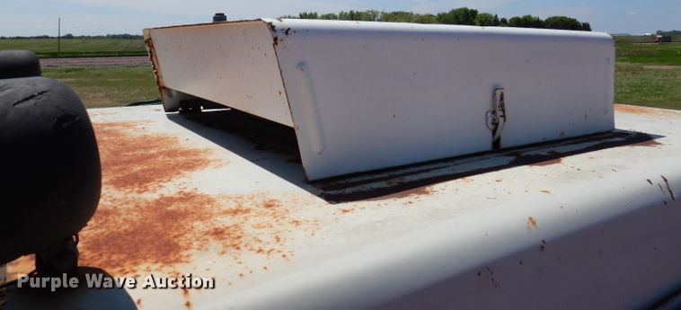 image for item IQ9538 International Farmall 1026  tractor