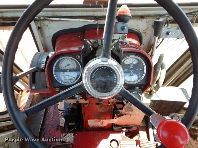 image for item IQ9538 International Farmall 1026  tractor