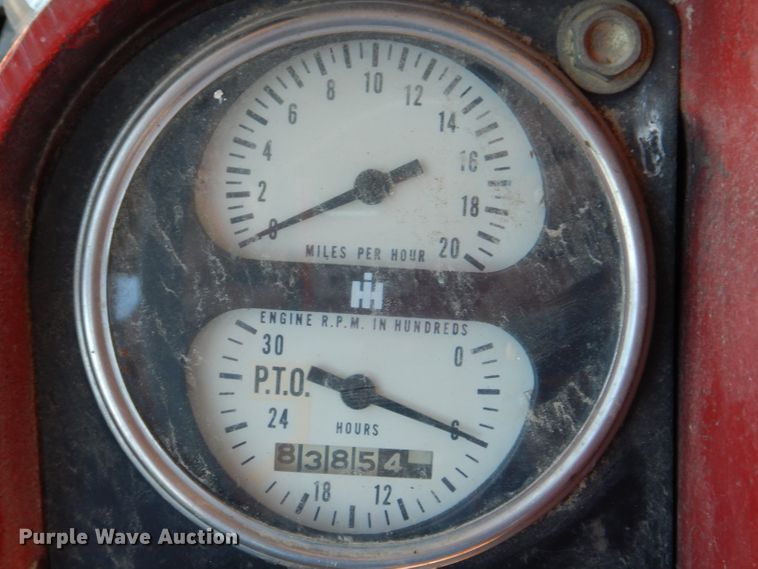 image for item IQ9538 International Farmall 1026  tractor