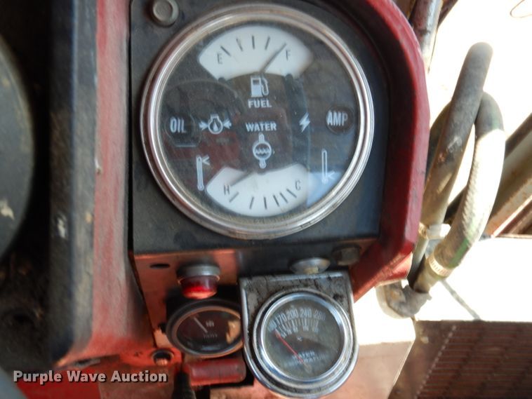 image for item IQ9538 International Farmall 1026  tractor