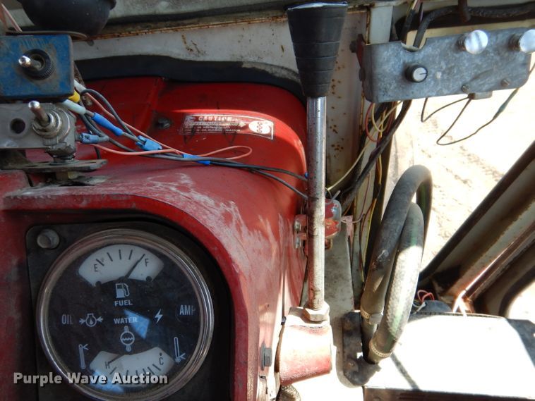 image for item IQ9538 International Farmall 1026  tractor