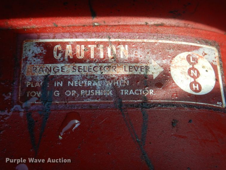 image for item IQ9538 International Farmall 1026  tractor