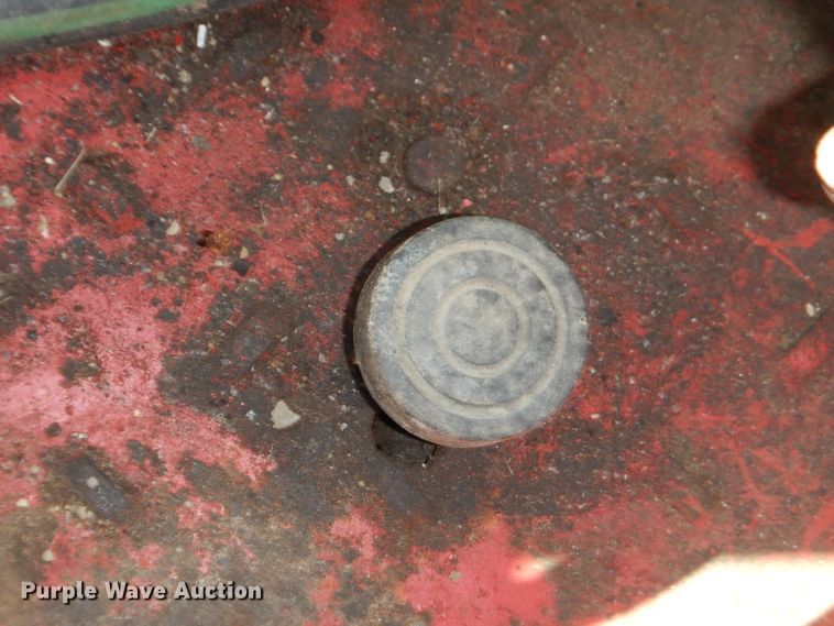 image for item IQ9538 International Farmall 1026  tractor