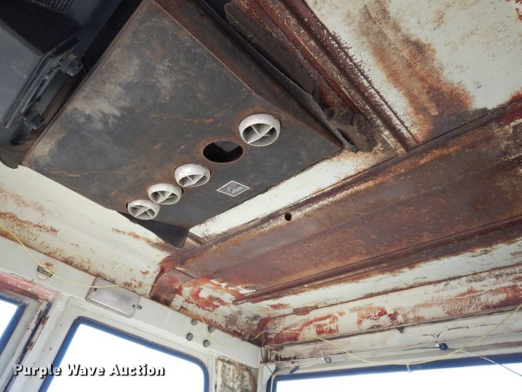 image for item IQ9538 International Farmall 1026  tractor