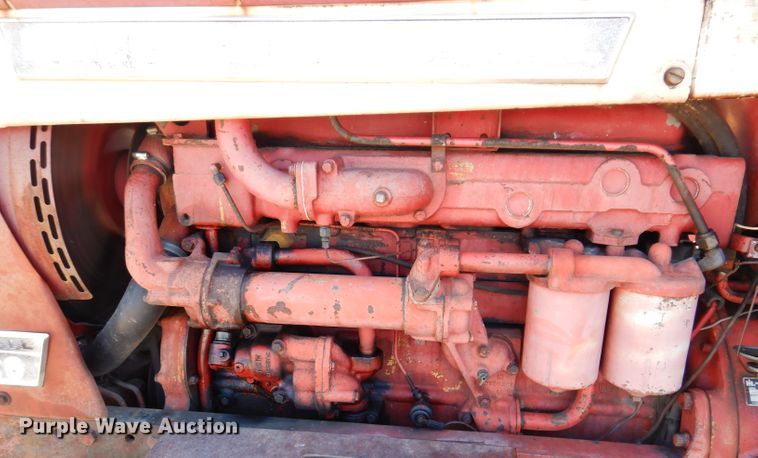 image for item IQ9538 International Farmall 1026  tractor
