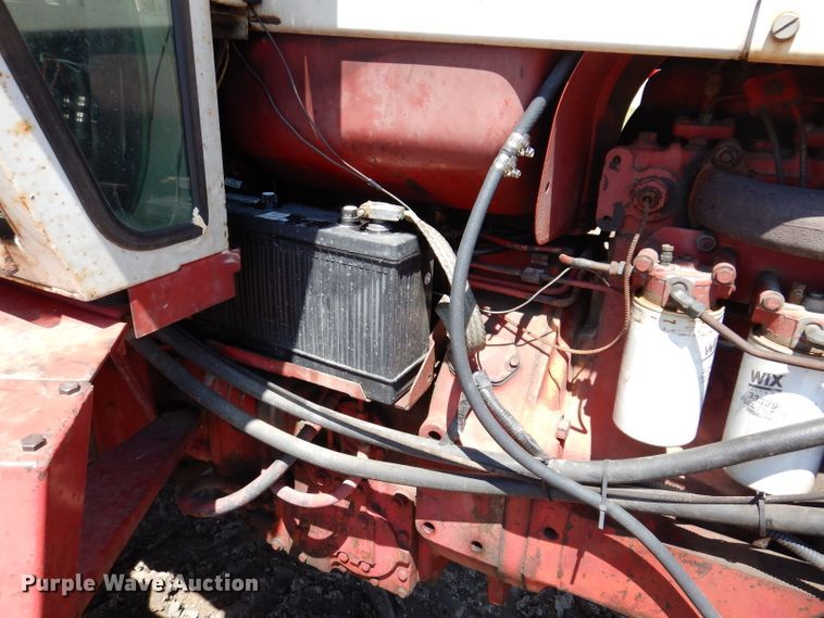 image for item IQ9538 International Farmall 1026  tractor