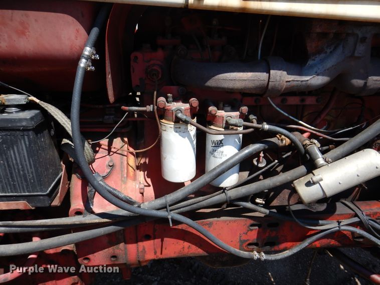 image for item IQ9538 International Farmall 1026  tractor