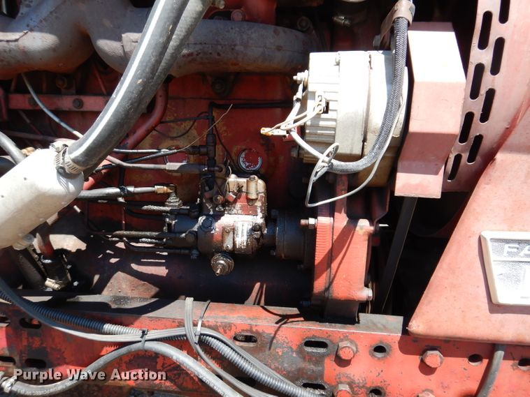 image for item IQ9538 International Farmall 1026  tractor