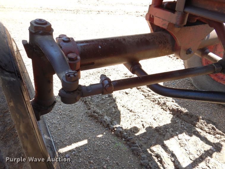 image for item IQ9538 International Farmall 1026  tractor