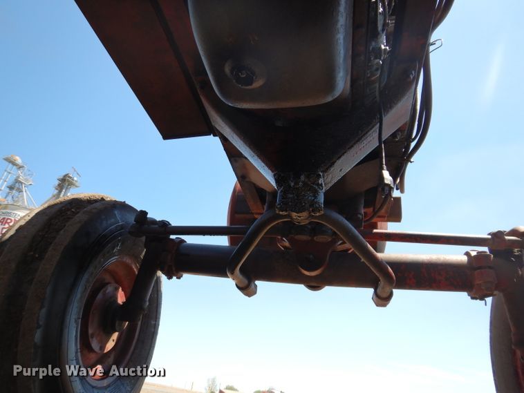 image for item IQ9538 International Farmall 1026  tractor