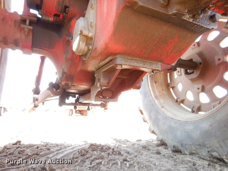 image for item IQ9538 International Farmall 1026  tractor