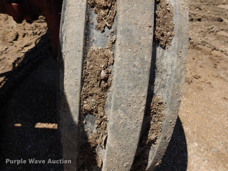 image for item IQ9538 International Farmall 1026  tractor