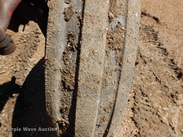 image for item IQ9538 International Farmall 1026  tractor