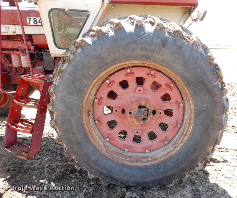 image for item IQ9538 International Farmall 1026  tractor