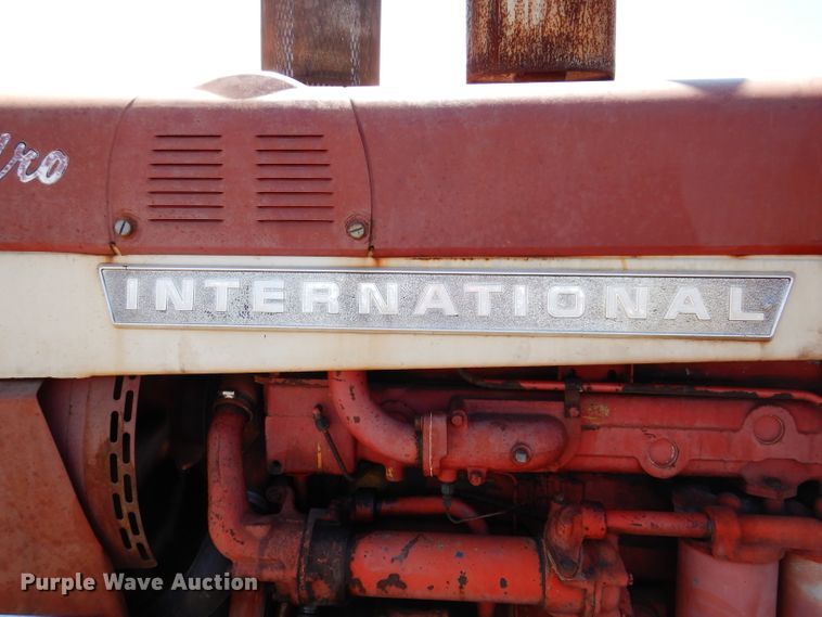 image for item IQ9538 International Farmall 1026  tractor