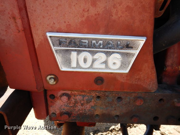 image for item IQ9538 International Farmall 1026  tractor