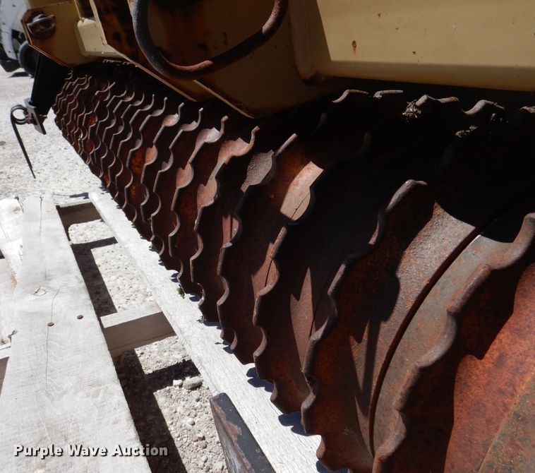 image for item IQ9561 Land Pride PS1572  seeder