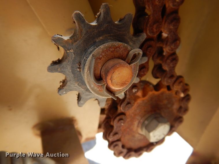 image for item IQ9561 Land Pride PS1572  seeder